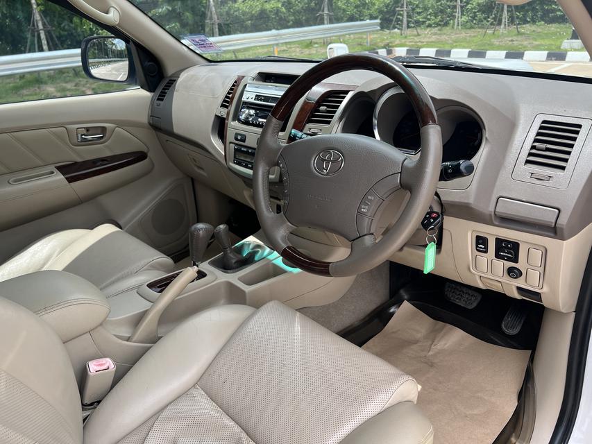 TOYOTA FORTUNER 4