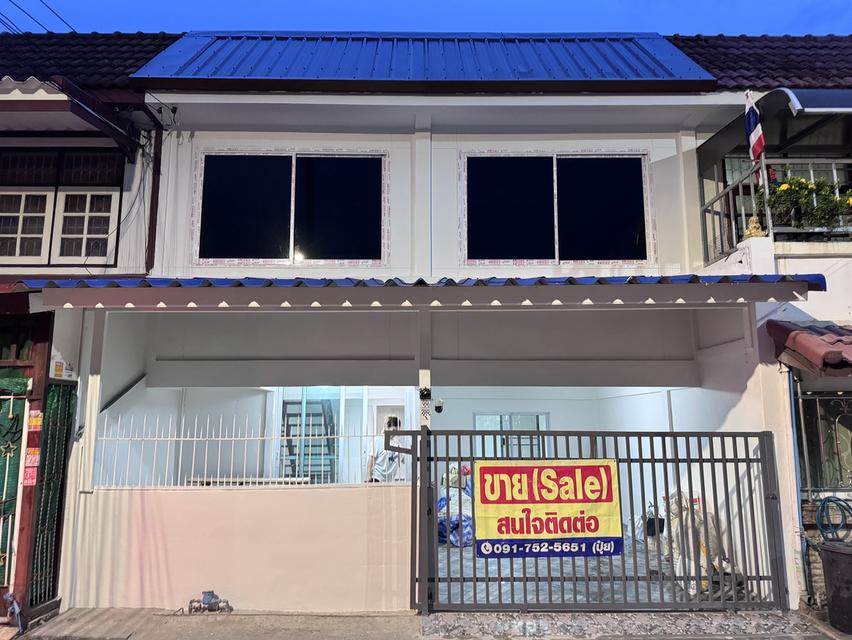 Vายทาวน์เฮาส์  23 ตรว  2 ชั้น   รีโนเวทใหม่3 ห้องนอน2 ห้องน้ำ