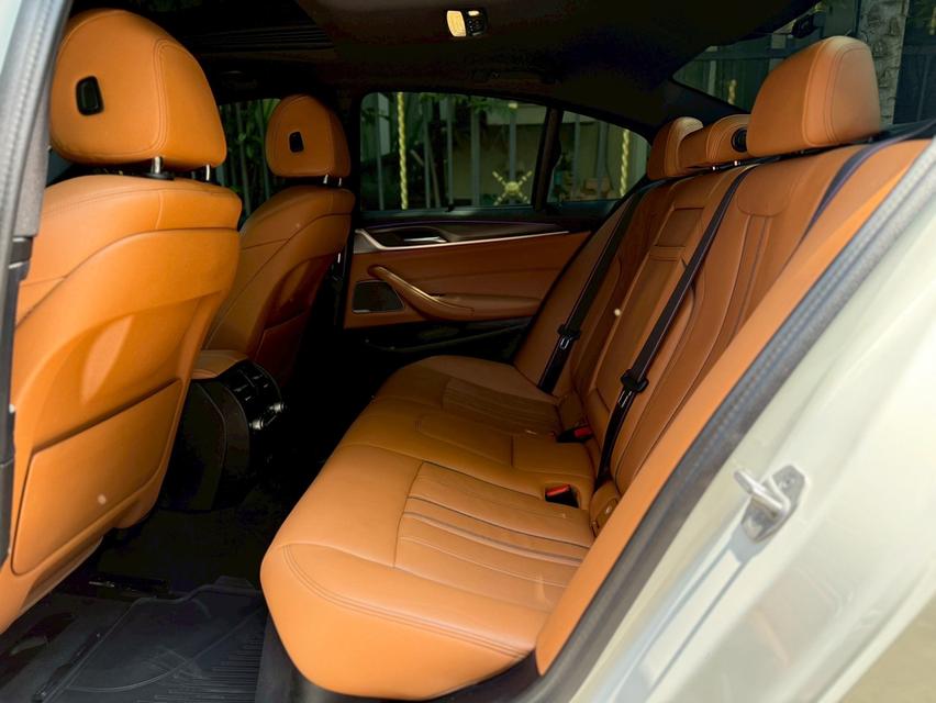 รหัสรถ PJP5665 2023 BMW 530e M-SPORT รูปที่ 15