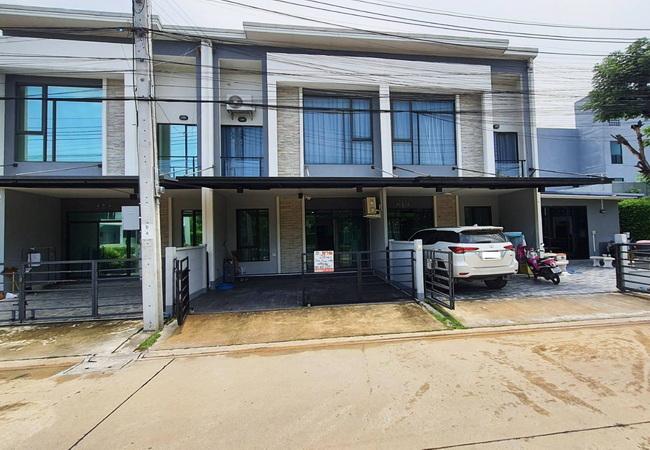 ขายทาวน์เฮ้าส์ หมู่บ้านพลีโน่ พหลโยธิน-วัชรพล เนื้อที่ 21.8 ตร.ว. 2 ชั้น 3 นอน 3 น้ำ