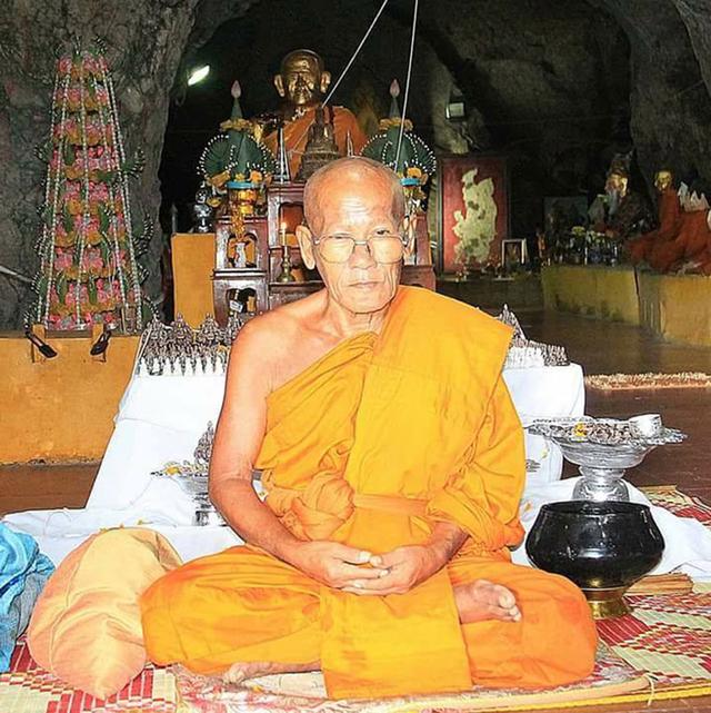 หลวงพ่อทวดรุ่นแรก พ่อท่านจรูญ วัดเขาเมืองเก่า จ.พัทลุง ปี2561