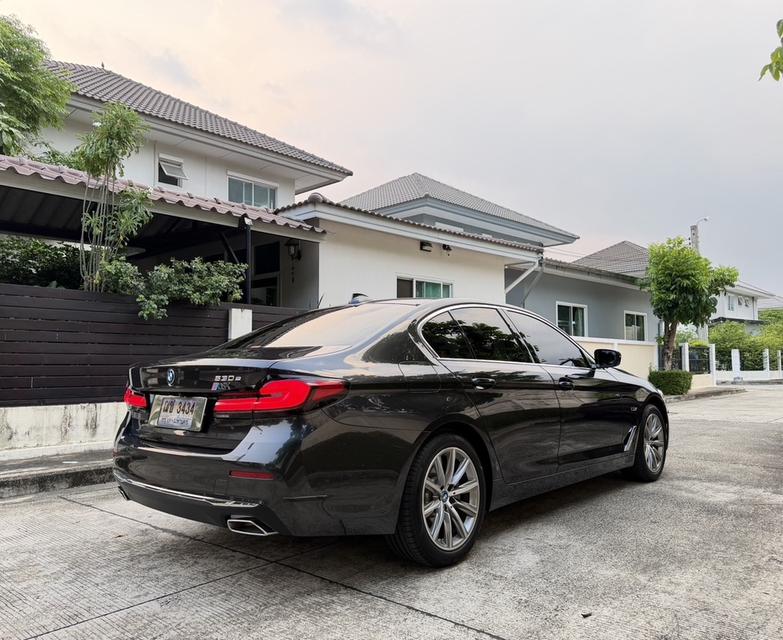 รหัสรถ AP3434 Bmw 530e Luxury Plug-in Hybrid LCI ปี 24 สีเทาดำ รูปที่ 2