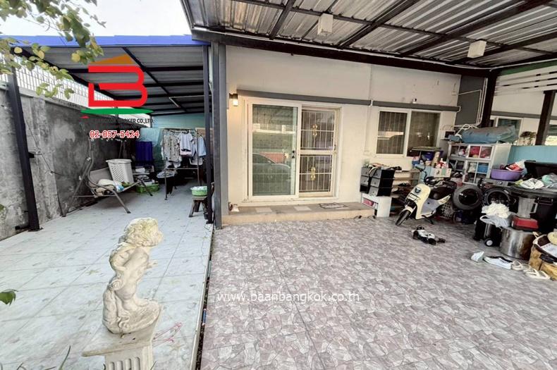 ทาวเฮ้าส์ หมู่บ้านศุภาลัย โนโววิลล์ คลอง 5 (ใกล้สวนน้ำลำลูกกา) เนื้อที่ 30.8 ตรว. อำเภอลำลูกกา ปทุมธานี 2