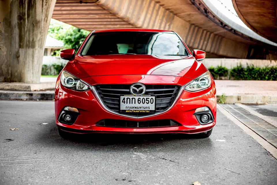 Mazda 3 Skyactiv 2.0C Hatchback ปี 2015 สีแดง 4
