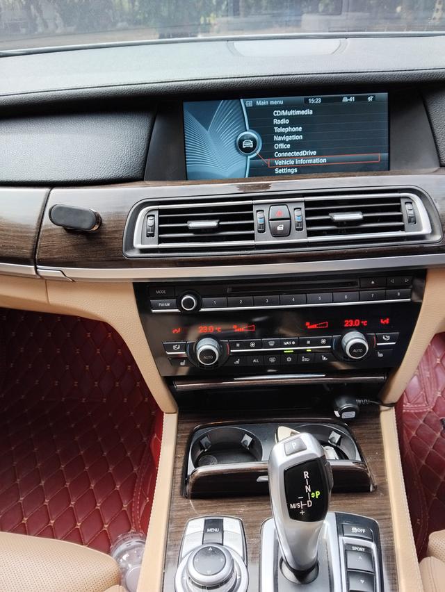 ขายรถบัาน เจัาของขายเอง BMW 730LD ปี 2012 สีบรอนซ์ทอง ไมล์แท้ 184,041 กม. ฟูลออฟชั่นแต่ง M sport 14