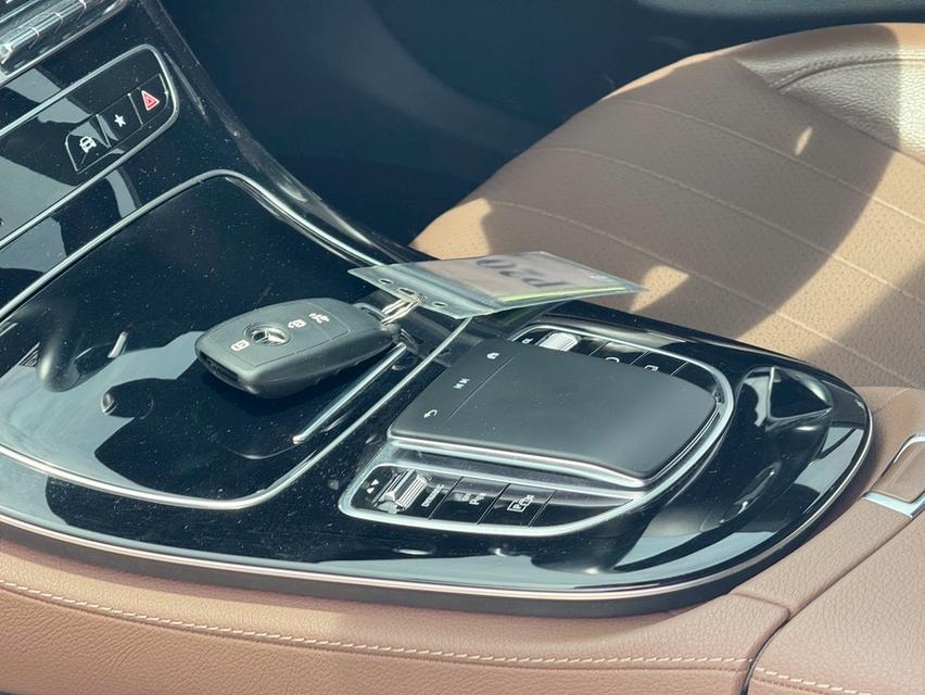 Mercedes-Benz E300e Avantgarde Facelift (W213) ปี 2021 14