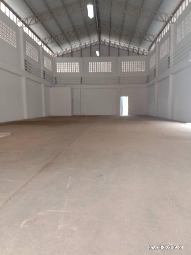 ให้เช่าโกดัง​ โรงงาน + พร้อมออฟฟิศ ลาดหลุมแก้ว ปทุมธานี ขนาด 250 ตร.ม. พื้นที่สีม่วง ทำเลสะดวก ร่มรื่นไม่แออัด 2