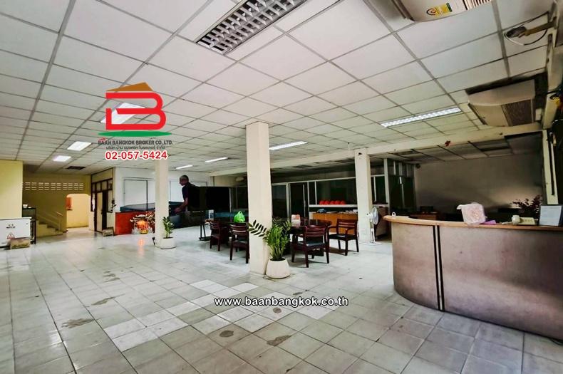 อาคารพาณิชย์ เนื้อที่ 40 ตร.ว. ซอยลาดพร้าว 45 ใกล้โรงเรียนพิบูลอุปถัมภ์ แขวงสามเสนนอก เขตห้วยขวาง 3