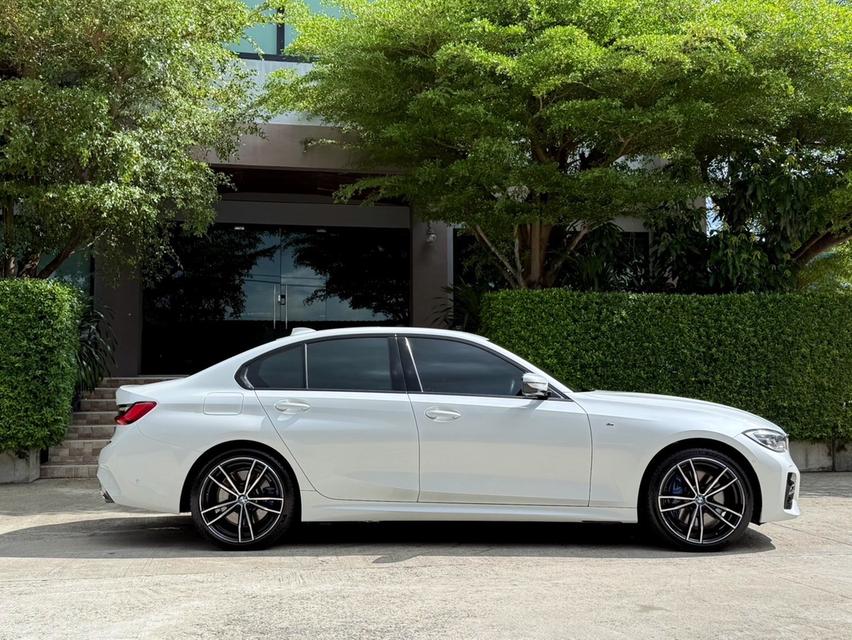 2021 BMW 330e MSPORT G20 รถมือเดียวออกป้ายแดง รถวิ่งน้อย เข้าศูนย์ทุกระยะ รถไม่เคยมีอุบัติเหตุครับ รูปย่อยที่ 2
