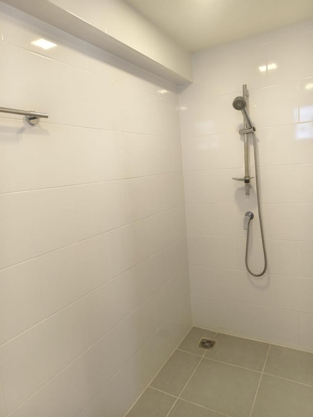 บ้านแฝดสไตล์บ้านเดี่ยว พร้อมติดตั้งระบบโซล่า ตัวบ้านไม่ติดกันสามารถเดินรอบบ้านได้ ก่อสร้างด้วยอิฐมอญแดง 16