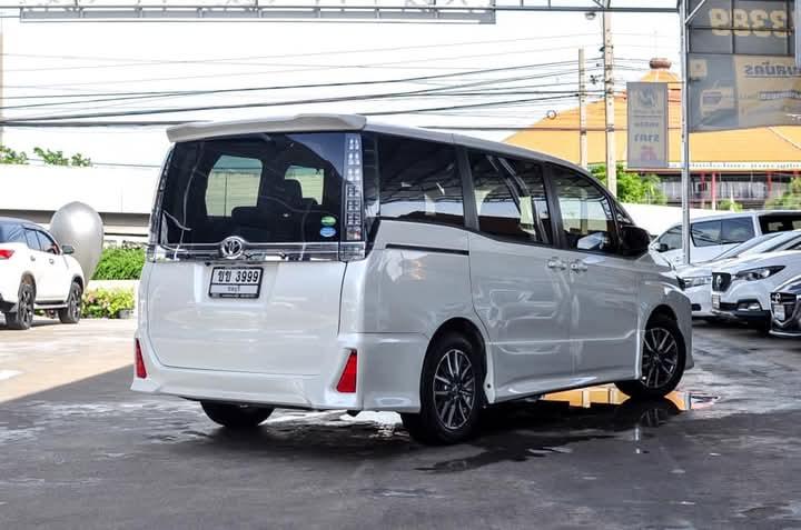 ขาย Toyota Voxy สภาพดี 4