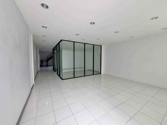 ให้เช่าโกดังพร้อมออฟฟิศ 440 ตร.ม. รามคำแหงซอย 4 ใกล้แยกคลองตัน เหมาะเป็นศูนย์กระจายสินค้า 8