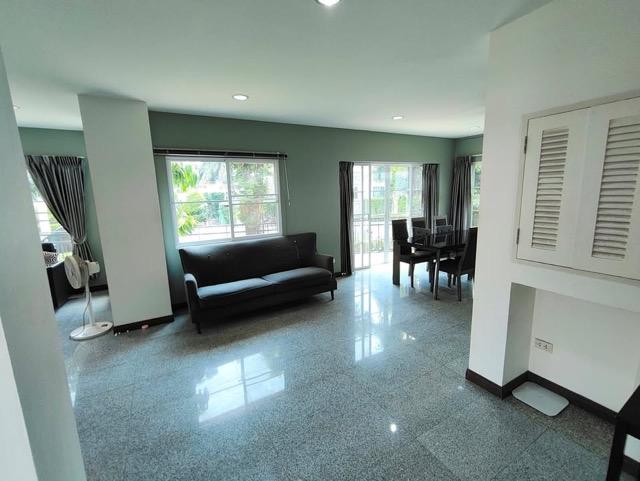 MHR281 บ้านสวยพร้อมเข้าอยู่! รับสัตว์เลี้ยง ปล่อยเช่าบ้านเดี่ยว อิมเมจ เพลส พุทธมณฑลสาย 4-กระทุ่มล้ม แอร์ 4 นอน มีมุมทำออฟฟิศ จอดรถได้ 2 คัน 3
