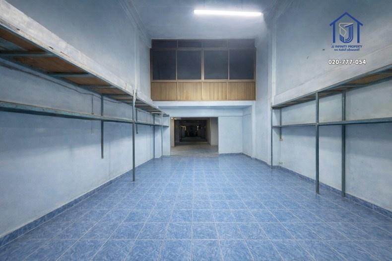 ขายอาคารพาณิชย์ 3.5 ชั้น ถนนคลองหลวง ซอยเทพกุญชร 13/1 ติดตลาดไทยพืชไร่ 8