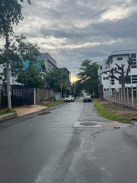 ขายที่ดิน 74 ตรว ซอยพรีเมียร์ 1 แยก 14 ติดสวนวนธรรม สวนสาธารณะ 38 ไร่ ใกล้พาราไดซ์พาร์ค ใกล้สวนหลวง 6