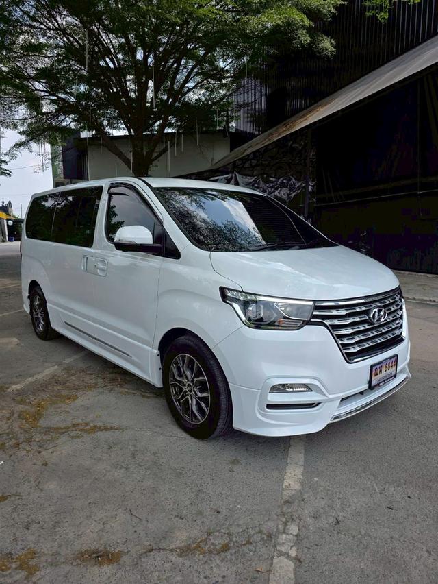 Hyundai H1 2.5 Grand Strarex vip ปี 2020 สีขาว รูปที่ 3