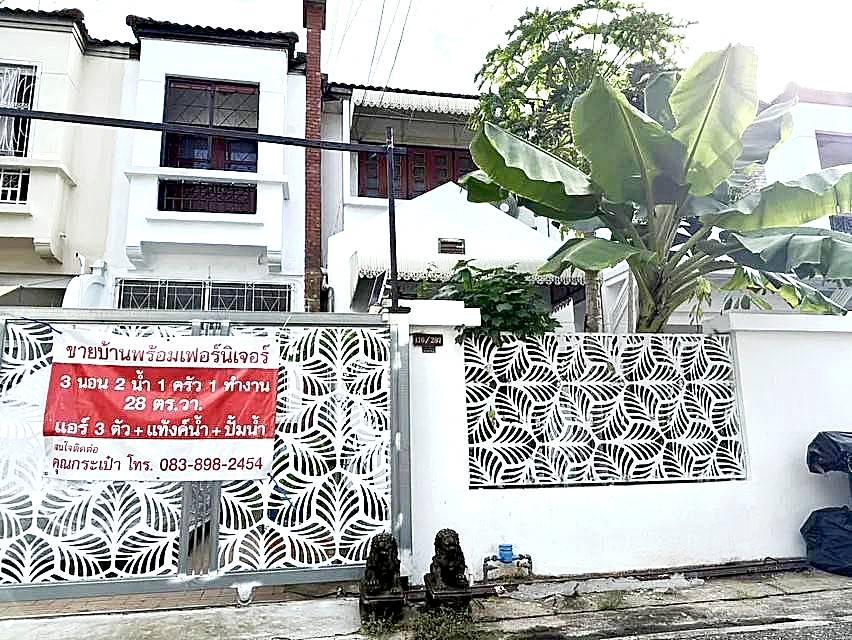 ขายทาวน์เฮ้าส์ 2 ชั้น หมู่บ้านรัตนาวลัย ดอนเมือง ซอยประชาอุทิศ 17 ใกล้รถไฟฟ้าสายสีแดง ถูกสุดในย่านนี้ เจ้าของขายเอง 1