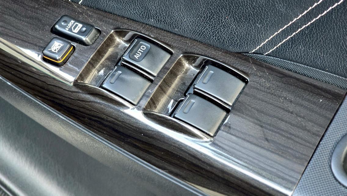 รหัสรถ WB36 Toyota Fortuner 2.5V A/t (Minorchange ตัวสุดท้าย ล้อดำ ภายในดำ ) ปี  2015 9