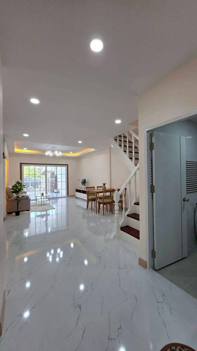 หมู่บ้านบัวทอง1 ติดรถไฟฟ้าสายสีม่วง สถานีคลองบางไผ่ ทาวน์เฮาส์ 2 ชั้น   ตกแต่งใหม่พร้อมอยู่   หน้าบ้านไม่ชนใคร เป็นทุ่งนา 7