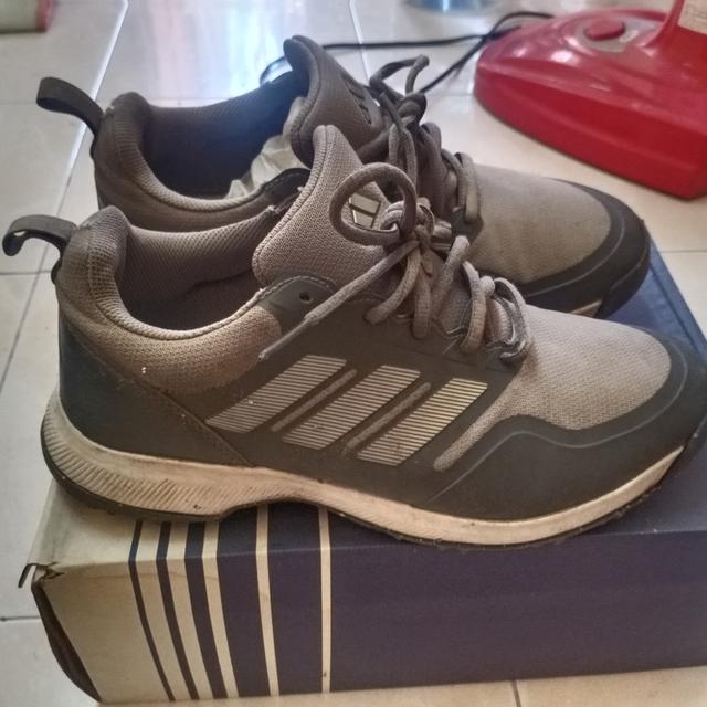 รองเท้า จำนวน 2 คู่ ผู้ชาย