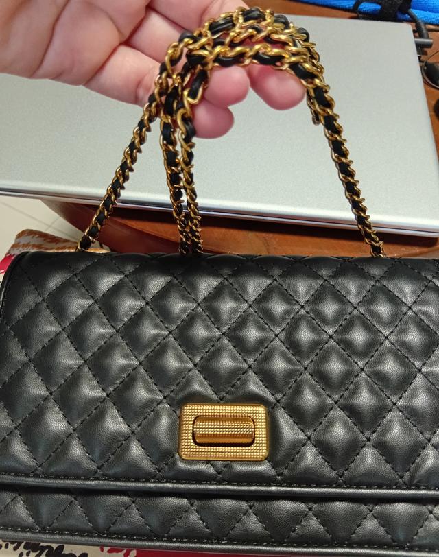 กระเป๋า cross body สายสะพาย Charles & Keith สีดำ