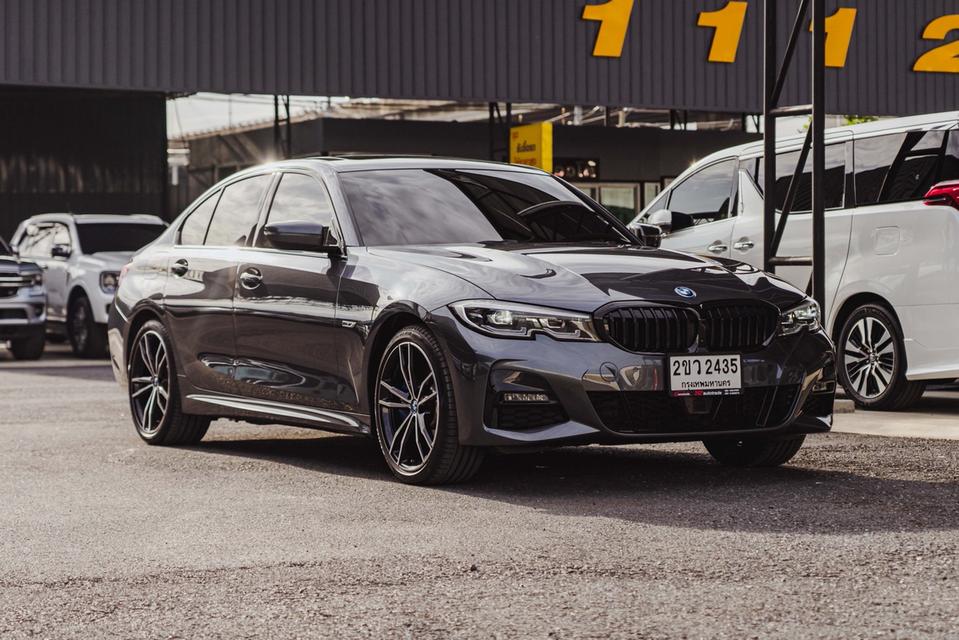 (แจ้งรหัสรถ NP2435) 💥 BMW 330e M SPORT 2022