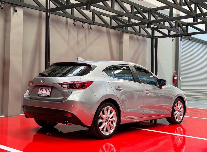 2016 MAZDA 3 2.0S 5 ประตู รถมือเดียวออกป้ายแดง รถวิ่งน้อยเพียง 90,000 กม รถเข้าศูนย์ทุกระยะ ไม่มีอุบัติเหตุครับ