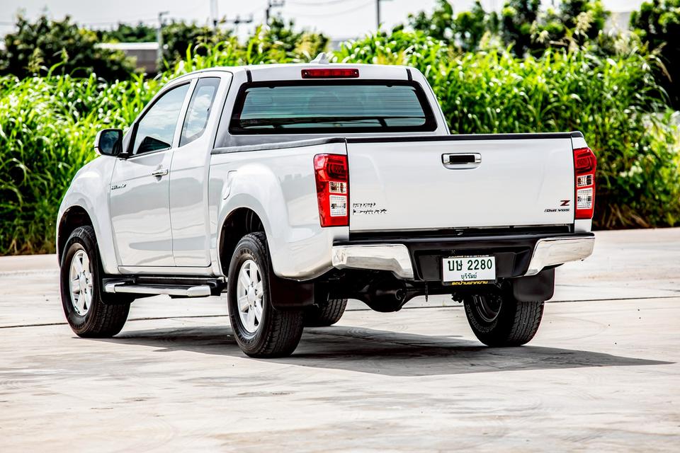 Isuzu D-Max Hi-Lander Cab 2.5 VGS Z ท๊อปปี2015 เกียร์ธรรมดา สีเทา 8