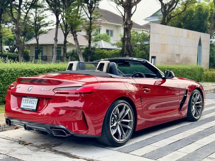 BMW Z4 สีแดง 7