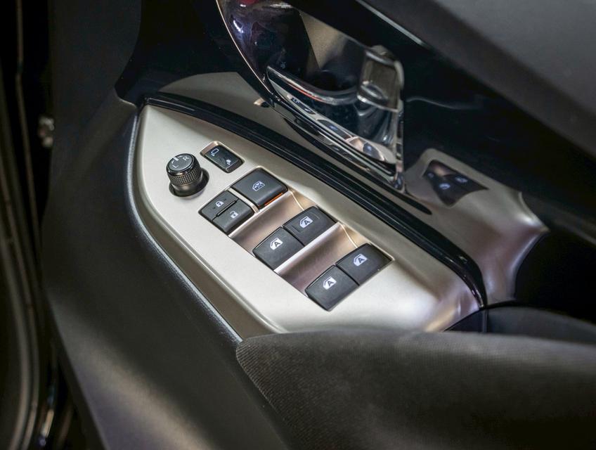 TOYOTA INNOVA 2.8 CRYSTA PREMIUM ปี 2022 9