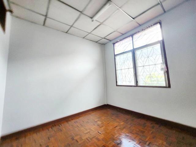 Centralลาดพร้าว 2กม. เฟอร์ครบ 2แอร์ MRTภาวนา 1กม. MRTลาดพร้าว 1.3กม. ให้เช่าบ้านทาวน์เฮ้าส์ 2 ชั้น 2นอน รัชดาภิเษก32 900 6