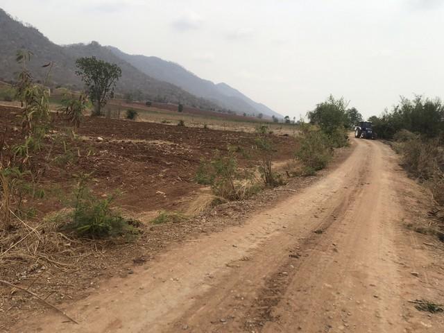 สู่ยุคหาทรัพย์ดีเอื้อเศรฐกิจ ที่ดินติดภูเขา ต.พระนอน อ.เมือง จ.นครสวรรค์ วิวสวยมากๆๆ 5ไร่เศษ โทร 096-882-1857 7