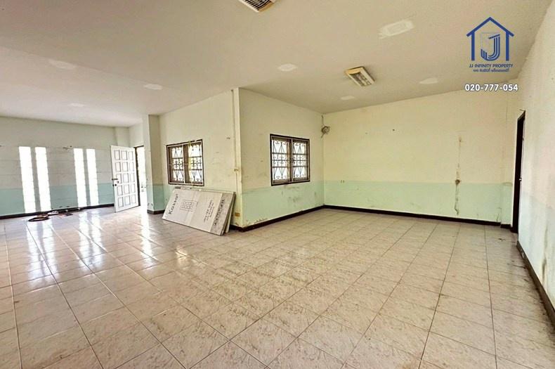 ขายและให้เช่าทาวน์โฮม 3 ชั้น หมู่บ้านกรุงทอง 5 ซอยนวมินทร์ 111 แยก 1 หลังมุม ใกล้ทางด่วนรามอินทรา 5