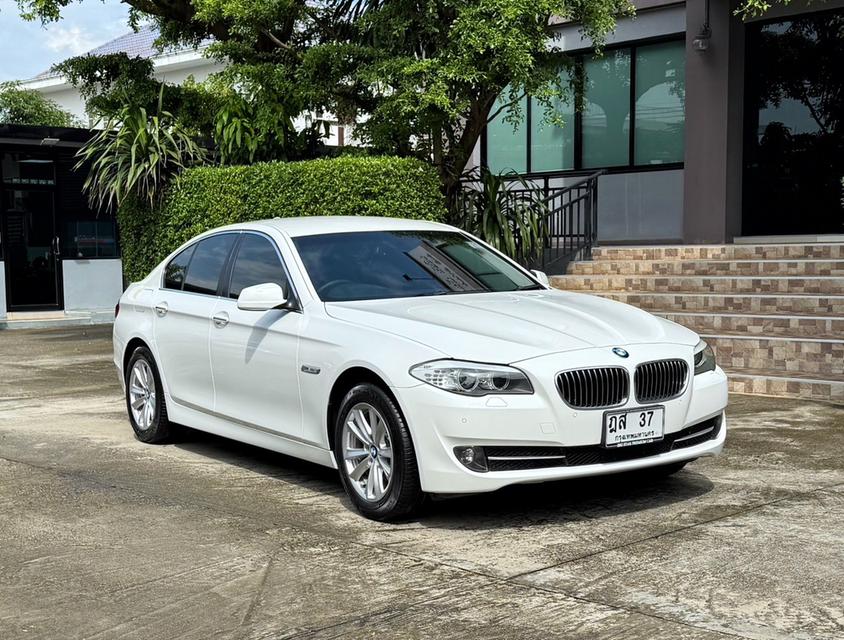 2013 BMW 520D F10 รถมือเดียวออกป้ายแดง รถวิ่งน้อย เข้าศูนย์ทุกระยะ รถไม่เคยมีอุบัติเหตุครับ