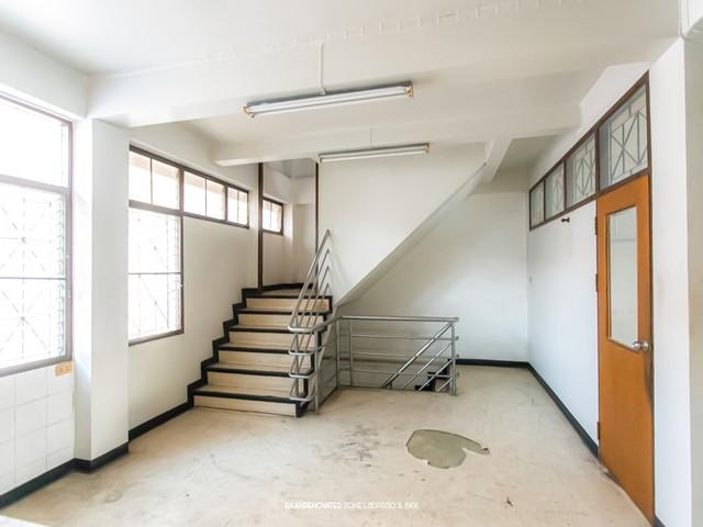 ขายตึกแถวขนาดใหญ่ 6.5 ชั้น ทำเลทอง ประชาราษฎร์บำเพ็ญ ซอย 5 ใกล้ MRT ห้วยขวาง เพียง 600 เมตร เหมาะทำเป็น Office ธุรกิจ หร 5