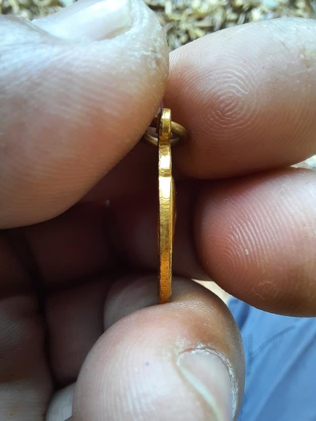 เหรียญหลวงปู่แหวน พิมพ์เล็กกะไหล่ทอง ปี 2526 อายุ 96 ปี รูปย่อยที่ 3