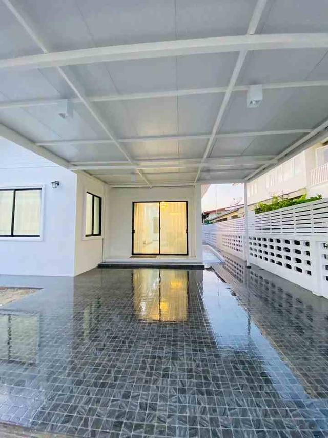 2Forrent ให้เช่าบ้านเดี่ยว 2ชั้น ซอยหมู่บ้านทุ่งเศรษฐี เลียบมอเตอร์เวย์ รหัสประกาศ  B983 8