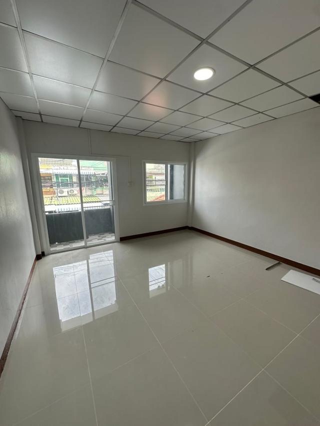 ขาย :ทาวน์เฮาส์ 2 ชั้น บ้านเนื้อที่ 18 ตรว  หมู่บ้านมารวย 1 ซอย 3 ถนนพหลโยธิน 54/1 แยก 4  10