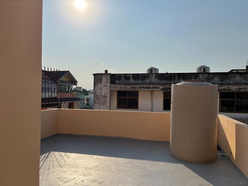 ขายถูก ทาวน์เฮ้าส์ 4 ชั้น บ้านสวนซื่อตรง ลาดพร้าว 87 ซอยประดิษฐมนูธรรม ซ. 10 ถนนเลียบทางด่วนรามอินทรา เขตวังทองหลาง กทม. 17