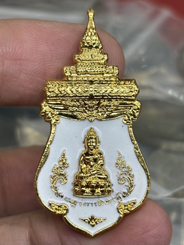 เหรียญพระจักรพรรดินารายณ์ วัดสุทัศนเทพวราราม กรุงเทพฯ พ.ศ.๒๕๔๖ กะไหล่ทองลงยา สวยครับ