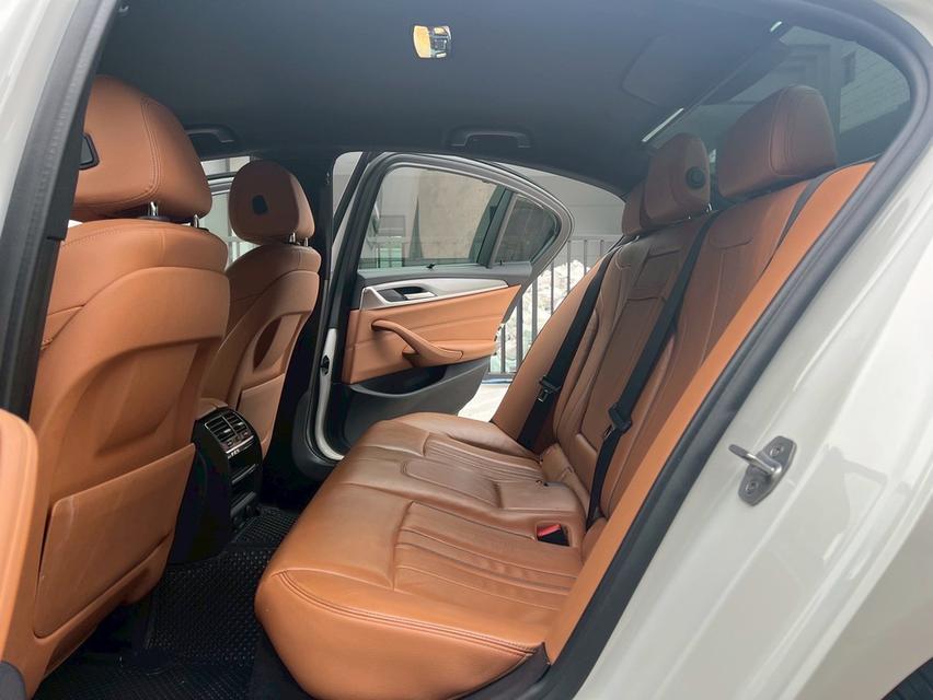 รหัสรถ AP322 BMW 520 d M-Sport ปี 2020 13