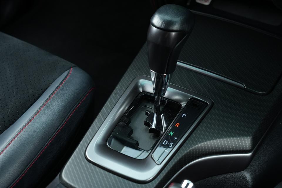 2022 TOYOTA FORTUNER 2.8 GR SPORT BLACK TOP 4WD SUV สีขาว-ดำ เลขไมล์ 27929 กม. 10
