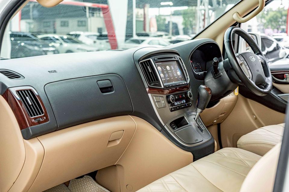 รหัสรถ NP752 HYUNDAI GRAND STAREX 2.5 PREMIUM 2018 13