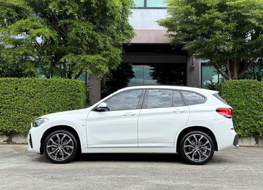 2022 BMW X1 20D MSPORT รถมือเดียวออกป้ายแดง รถวิ่งน้อย ไม่เคยมีอุบัติเหตุ วารันตีศูนย์ยังเหลืออีกนานครับ 5