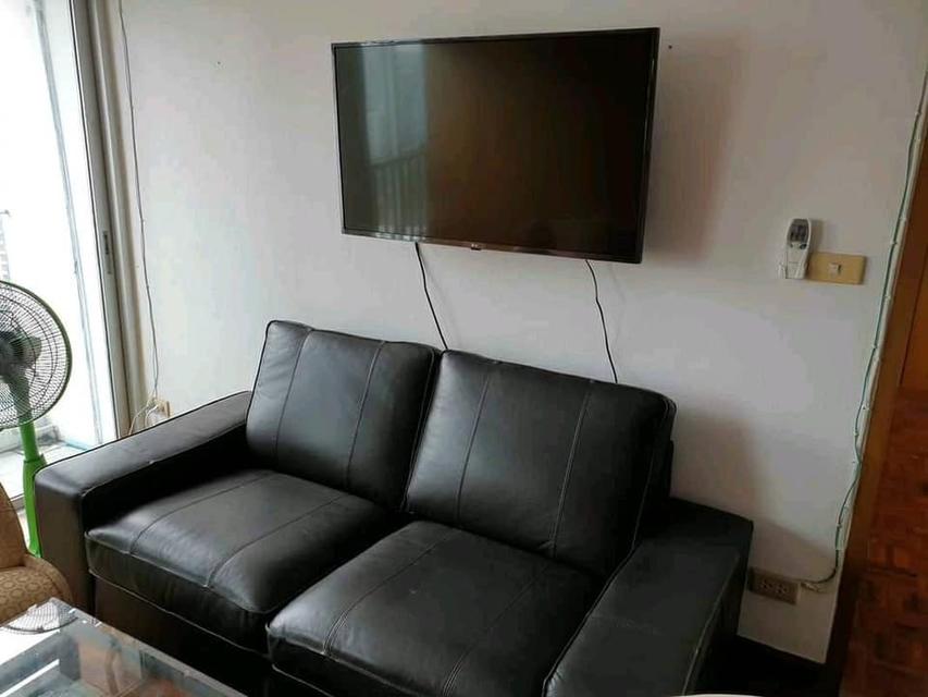 Furnished room for rent on Sathorn Road at Silom Suite Condo opposite the AiA Sathorn Tower very close to BTS St.Louis 17