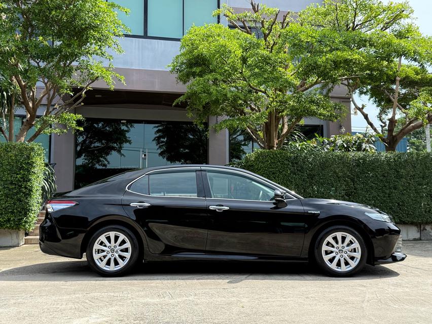 2020 TOYOTA CAMRY HV PREMIUM รถมือเดียวออกป้ายแดง รถวิ่งน้อย เข้าศูนย์ทุกระยะ ไม่เคยมีอุบัติเหตุครับ