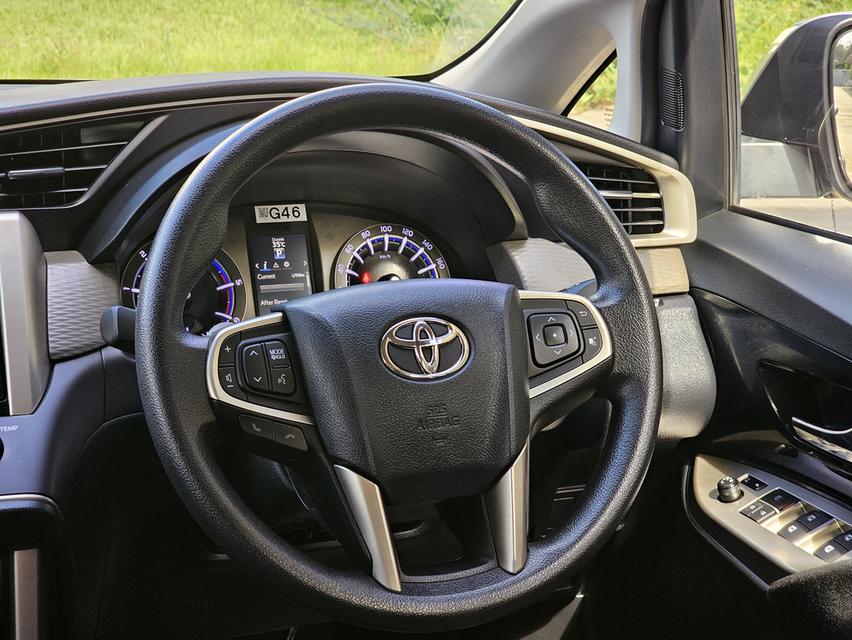 Toyota Innova 8