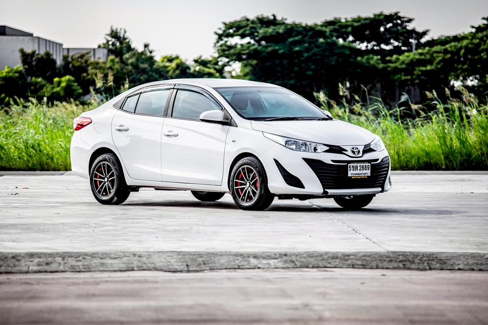 Toyota Yaris Ativ 1.2E ปี 2018 สีขาว มือเดียวป้ายแดง
