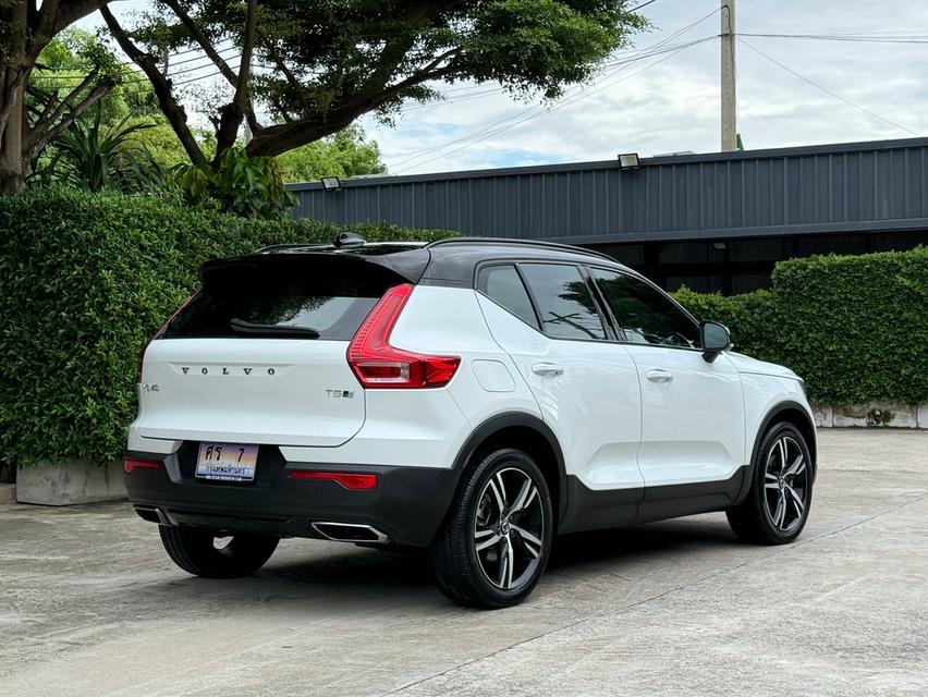 2020 VOLVO XC 40 T5 R DESIGN รุ่น TOP รถมือเดียวออกป้ายแดง รถวิ่งน้อย เข้าศูนย์ทุกระยะ รถไม่เคยมีอุบัติเหตุครับ รูปย่อยที่ 3