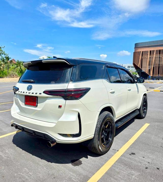 Toyota Fortuner Sportivo TRD 2.8 ขับ2 สีขาว ปี 2018 โฉม GR ไมล์ 60,000 กม. 5